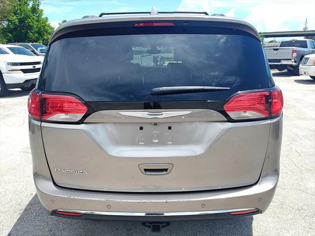 2017 Chrysler Pacifica Touring-L