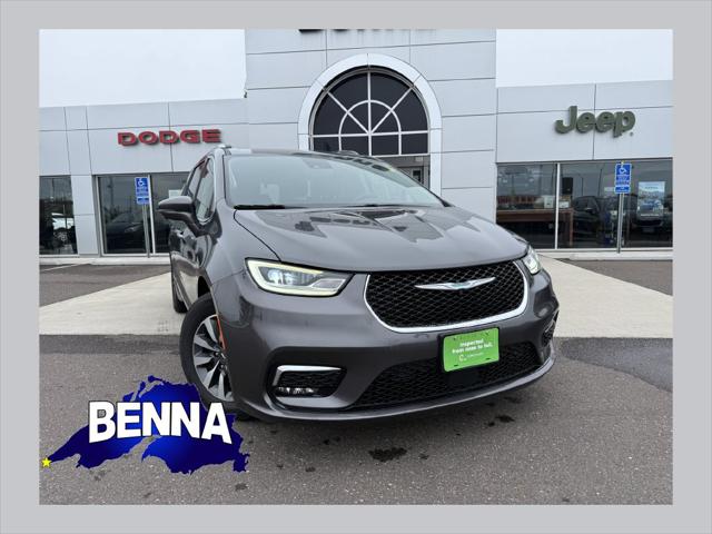 2021 Chrysler Pacifica Hybrid Touring L for sale in Superior, WI