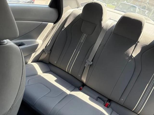 2023 Hyundai Elantra SEL 2023 Hyundai Elantra SEL