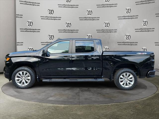 2022 Chevrolet Silverado 1500 4WD Crew Cab Short Bed Custom