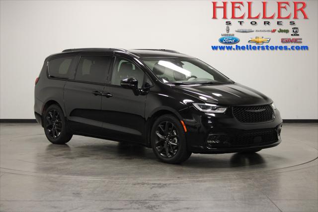 2025 Chrysler Pacifica Limited for sale in Pontiac, IL