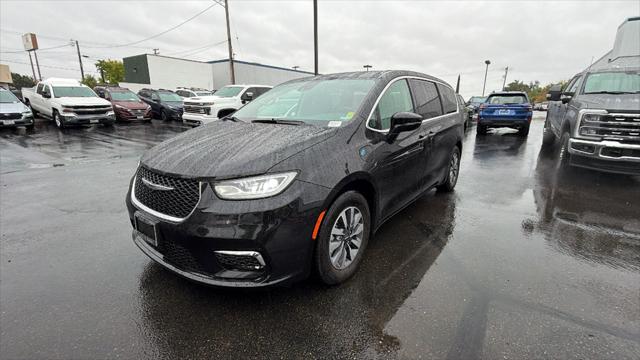 2024 Chrysler Pacifica Hybrid Select for sale in Redding, CA