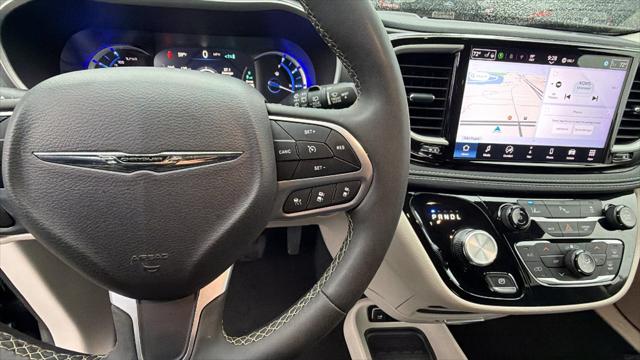 2024 Chrysler Pacifica Hybrid Select