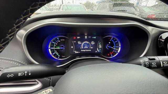 2024 Chrysler Pacifica Hybrid Select