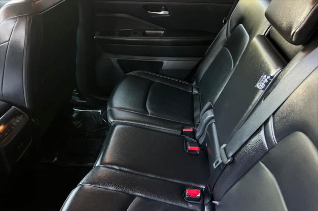 2025 Nissan Pathfinder SL FWD