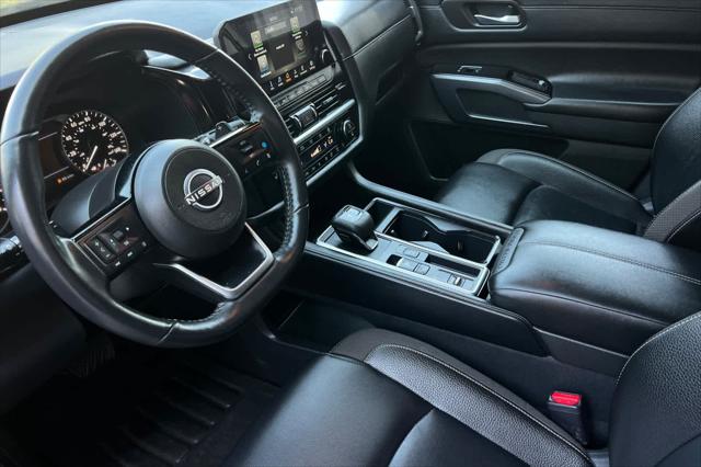 2025 Nissan Pathfinder SL FWD