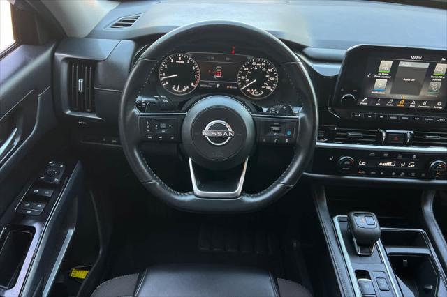 2025 Nissan Pathfinder SL FWD