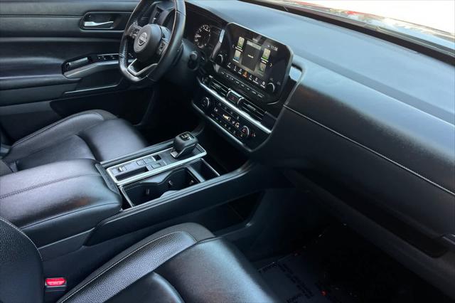 2025 Nissan Pathfinder SL FWD