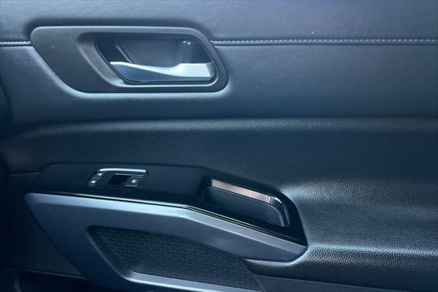 2025 Nissan Pathfinder SL FWD