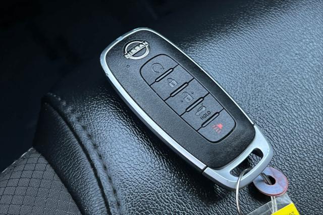 2025 Nissan Pathfinder SL FWD