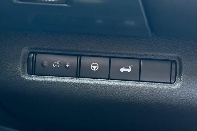 2025 Nissan Pathfinder SL FWD