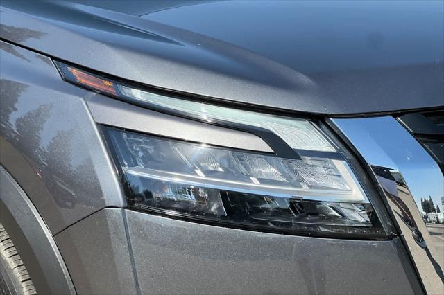 2025 Nissan Pathfinder SL FWD