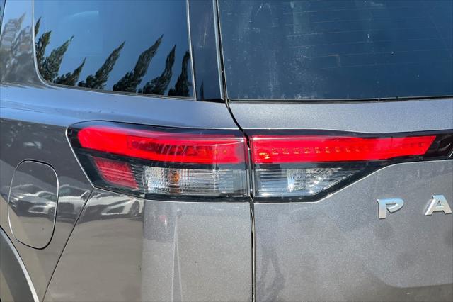 2025 Nissan Pathfinder SL FWD