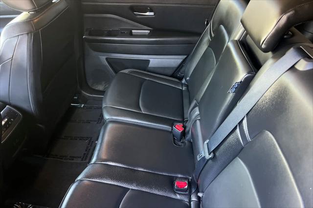 2025 Nissan Pathfinder SL FWD