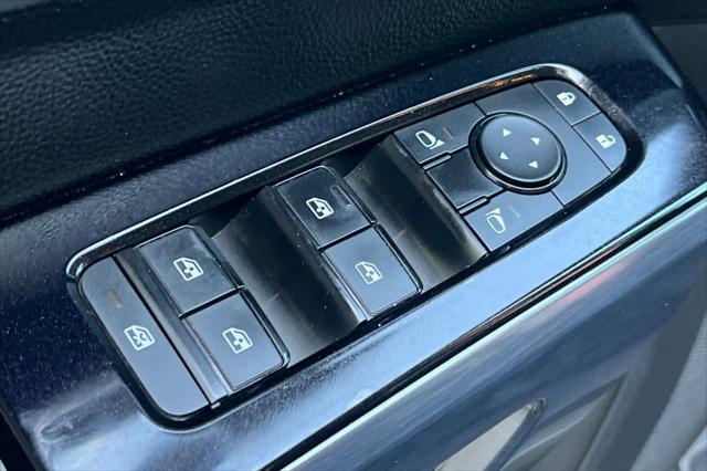 2025 Nissan Pathfinder SL FWD