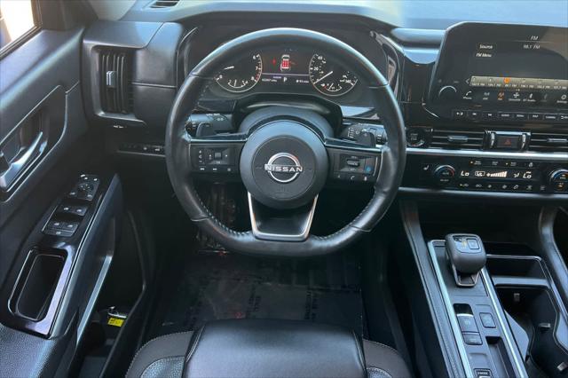 2025 Nissan Pathfinder SL FWD