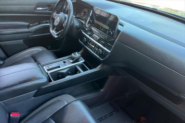 2025 Nissan Pathfinder SL FWD