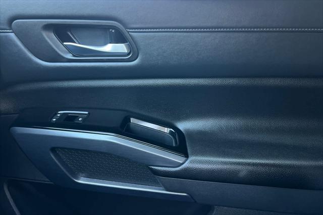2025 Nissan Pathfinder SL FWD