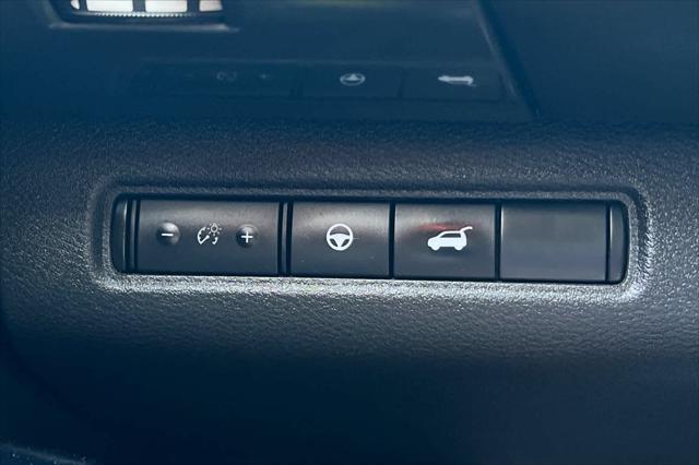 2025 Nissan Pathfinder SL FWD