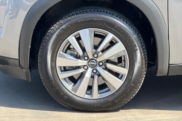 2025 Nissan Pathfinder SL FWD