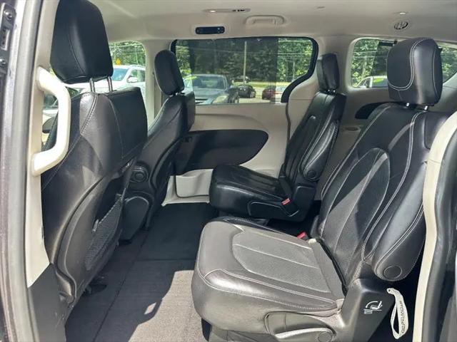 2022 Chrysler Pacifica Touring L