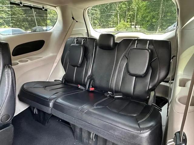 2022 Chrysler Pacifica Touring L