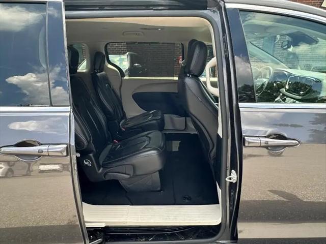 2022 Chrysler Pacifica Touring L