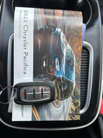 2022 Chrysler Pacifica Touring L
