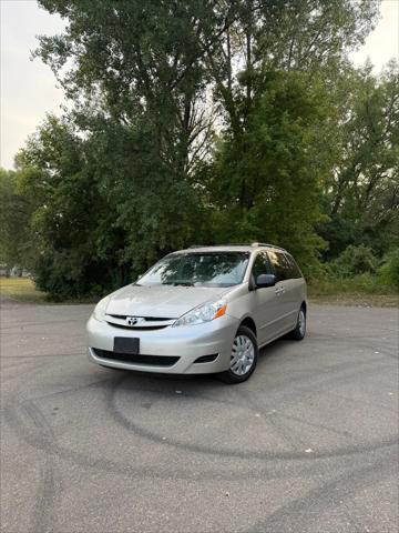 2006 Toyota Sienna LE for sale in Circle Pines, MN