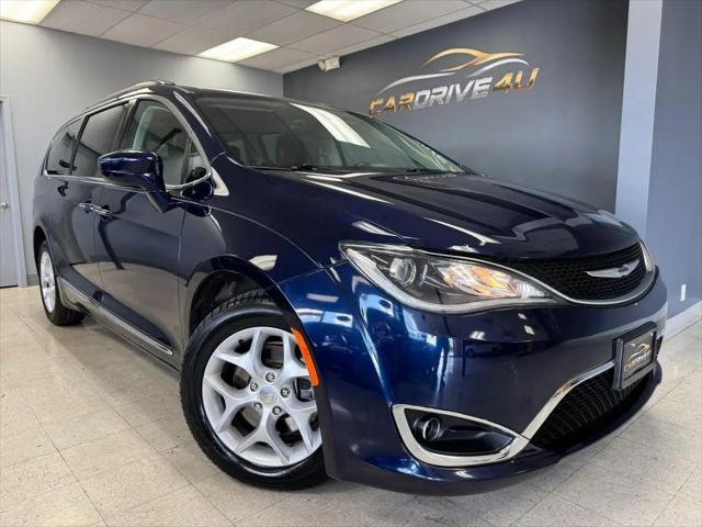 2017 Chrysler Pacifica Touring-L for sale in East Dundee, IL