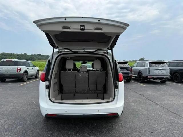 2017 Chrysler Pacifica Touring-L Plus for sale in Wood River, IL