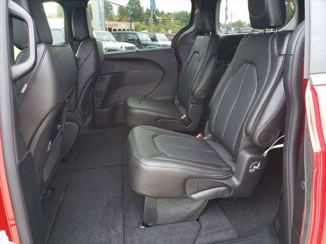 2027 Chrysler Pacifica Select AWD