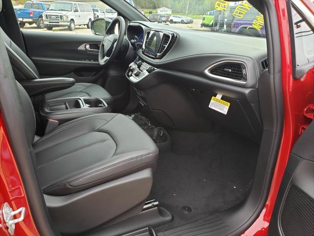 2027 Chrysler Pacifica Select AWD