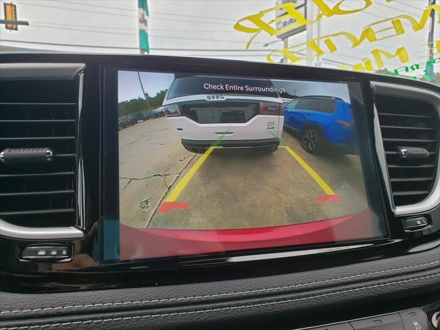 2027 Chrysler Pacifica Select AWD