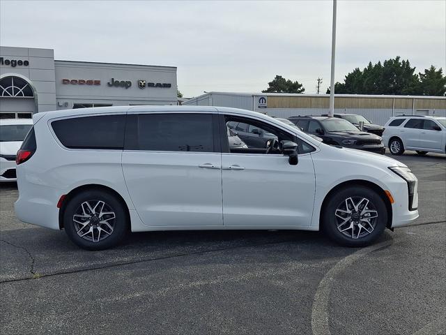 2027 Chrysler Pacifica Limited