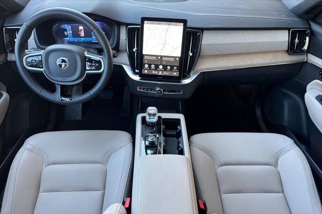 2026 Volvo XC90 Plus, B6 AWD Gas mild hybrid, Gasoline, Bright, 7 Seats
