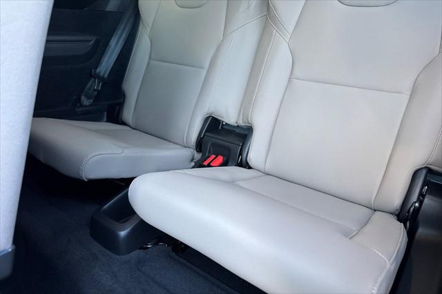 2026 Volvo XC90 Plus, B6 AWD Gas mild hybrid, Gasoline, Bright, 7 Seats