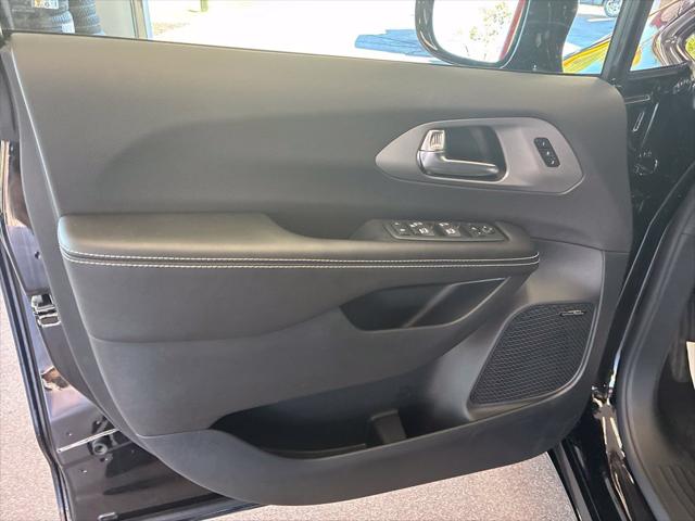 2027 Chrysler Pacifica Limited AWD