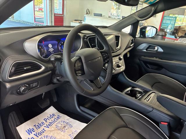 2027 Chrysler Pacifica Limited AWD