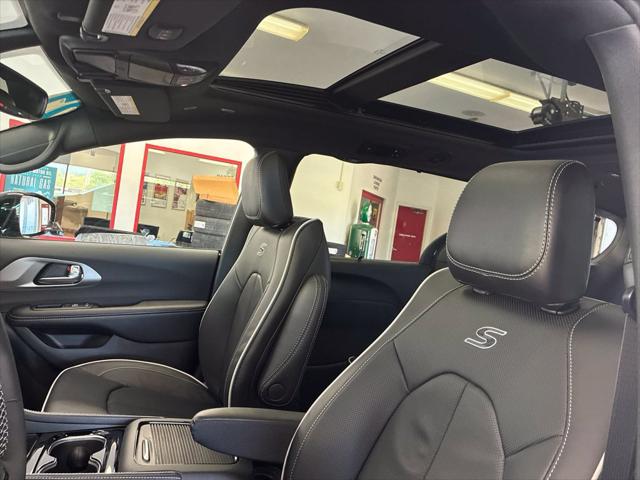 2027 Chrysler Pacifica Limited AWD