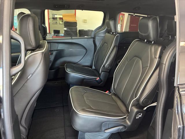 2027 Chrysler Pacifica Limited AWD