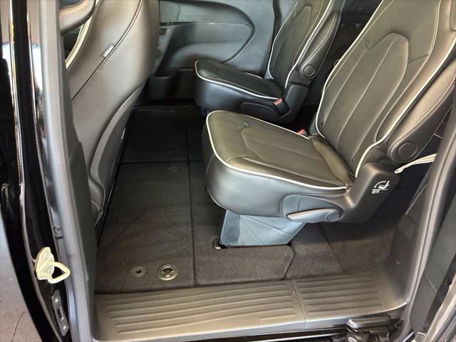 2027 Chrysler Pacifica Limited AWD