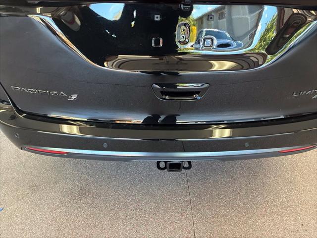2027 Chrysler Pacifica Limited AWD