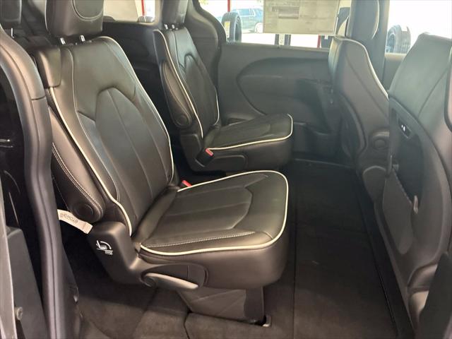 2027 Chrysler Pacifica Limited AWD