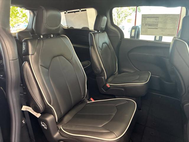 2027 Chrysler Pacifica Limited AWD