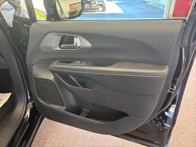 2027 Chrysler Pacifica Limited AWD