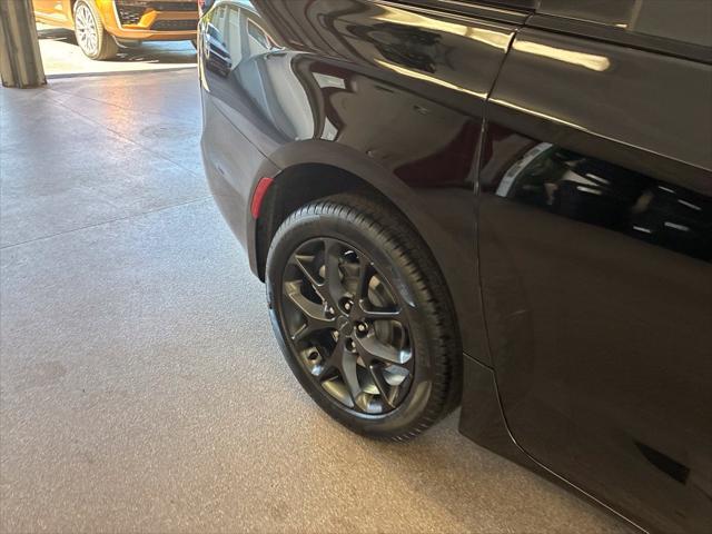 2027 Chrysler Pacifica Limited AWD
