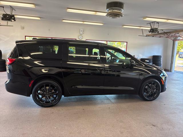 2027 Chrysler Pacifica Limited AWD