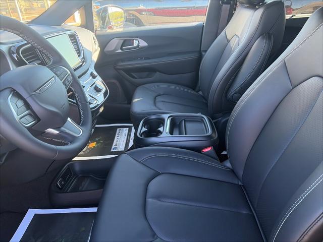 2027 Chrysler Pacifica LX