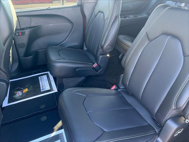2027 Chrysler Pacifica LX